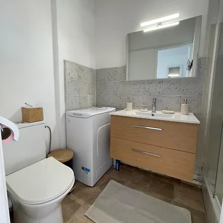 Pinede Piscine Clim Proche Du Village Naturiste * Agde